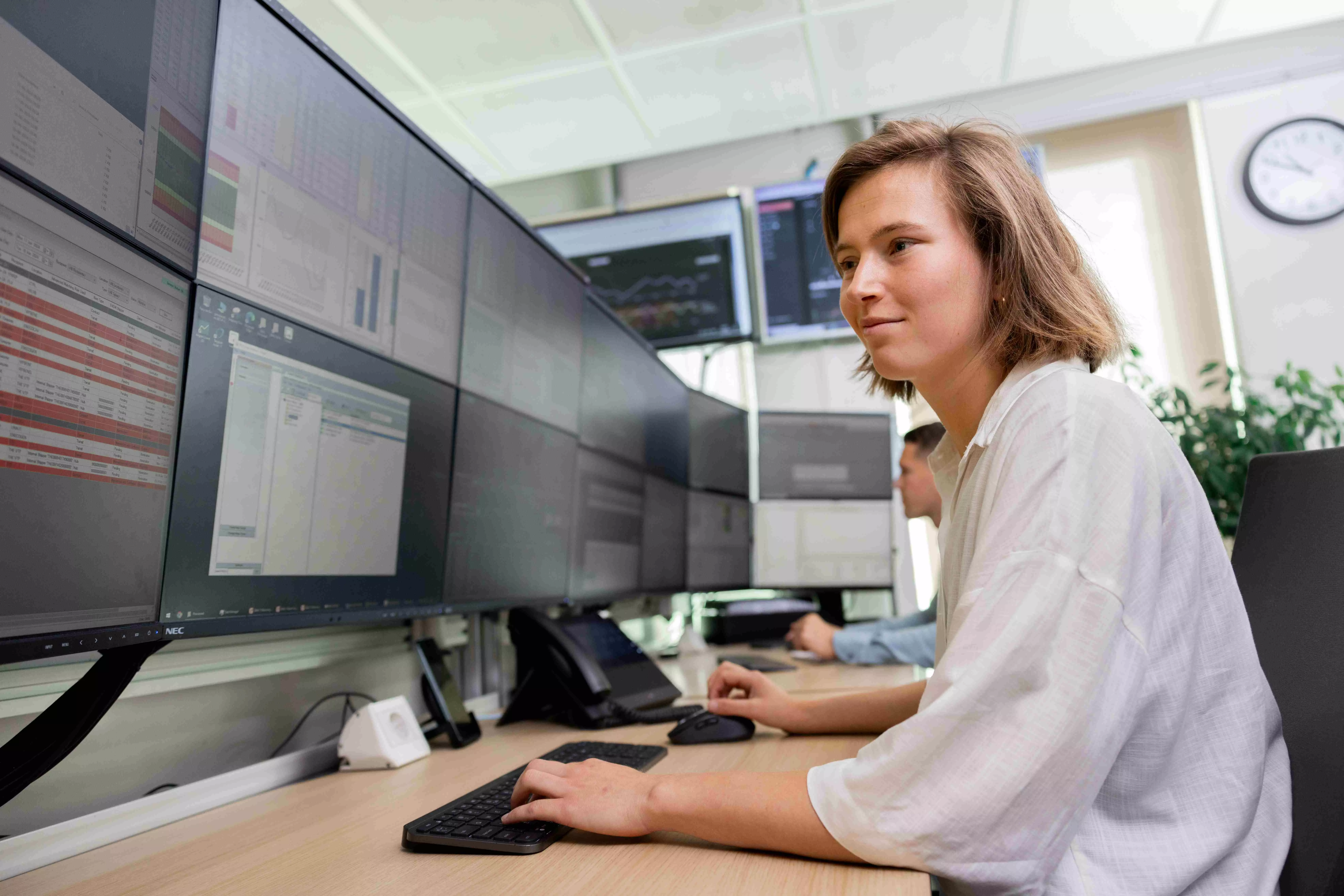Colleagues monitoring the Eneco assets