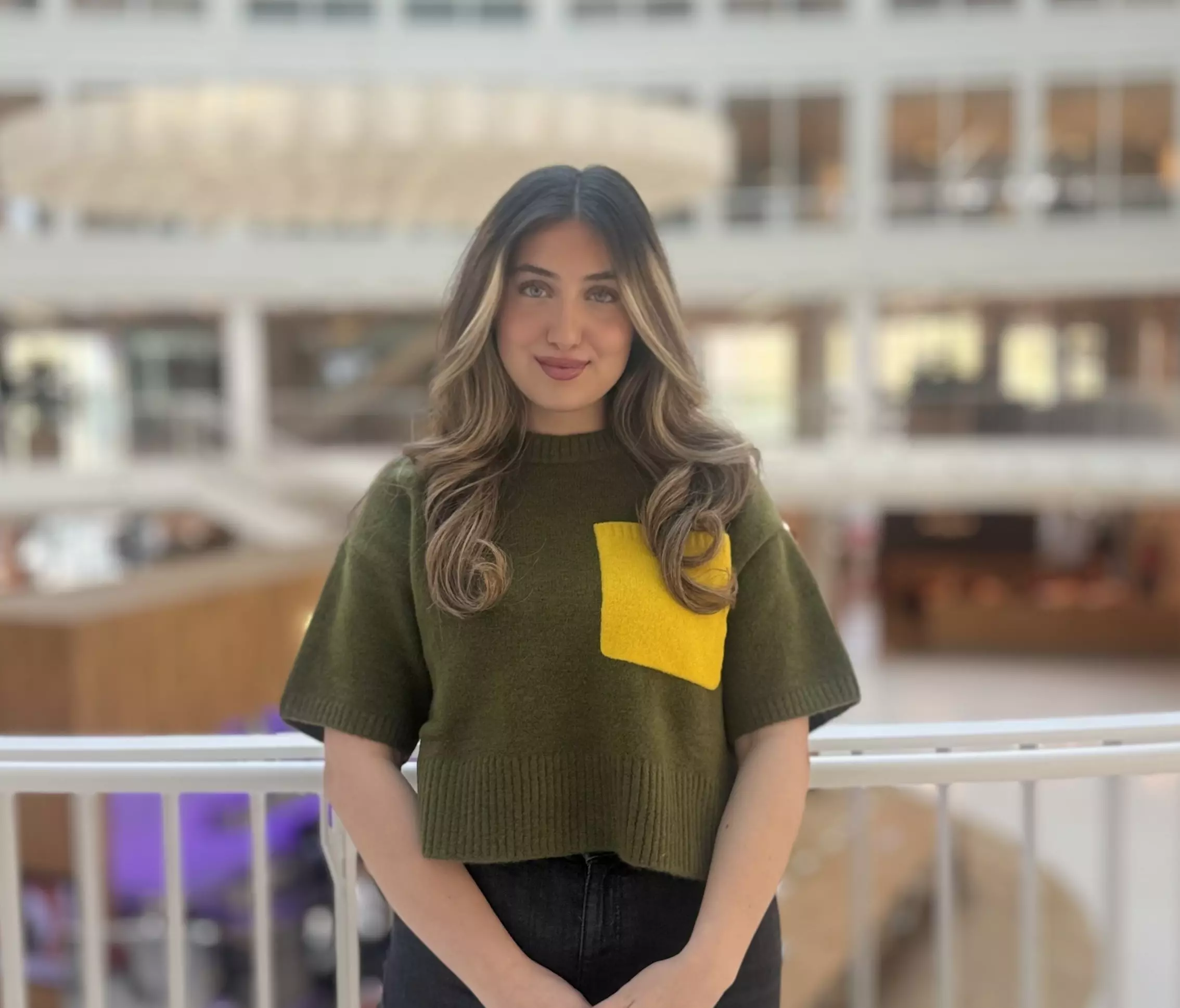 Nisanur, internship desk